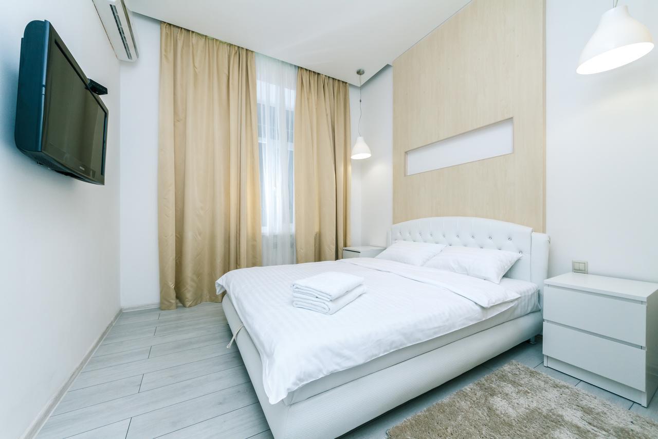 Kreschatik 21 With Terrace 2Br Kiev Bagian luar foto