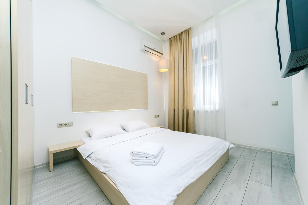 Kreschatik 21 With Terrace 2Br Kiev Bagian luar foto