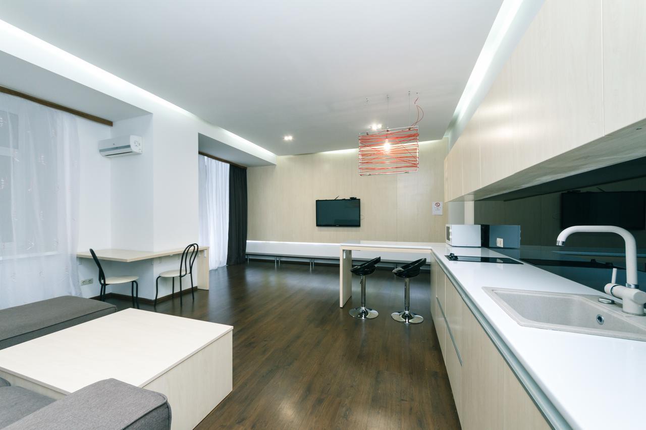 Kreschatik 21 With Terrace 2Br Kiev Bagian luar foto