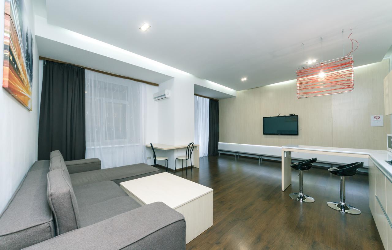 Kreschatik 21 With Terrace 2Br Kiev Bagian luar foto